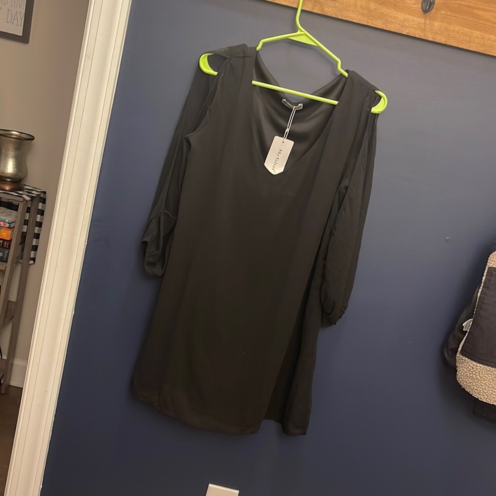 NWT COLD SHOULDER DRESS